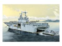 83403 HobbyBoss Десантное судно USS Essex LHD-2 (1:700)