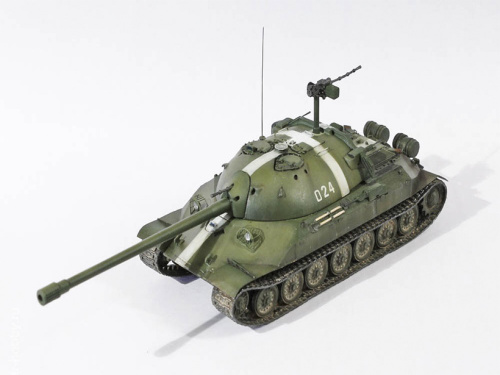 05586 Trumpeter Советский тяжёлый танк ИС-7 (1:35)