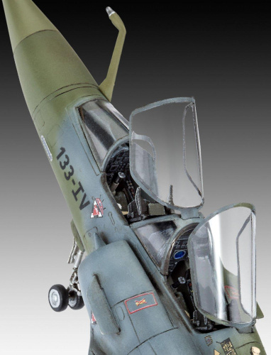 64893 Revell Подарочный набор с французским истребителем Mirage 2000D (1:72)