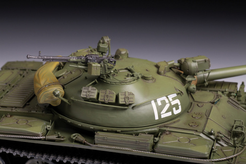 3673 Звезда Советский основной боевой танк Т-62 (1:35)