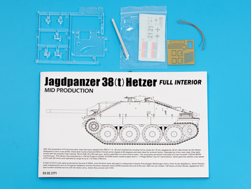 2171 Takom Немецкая САУ Jagdpanzer 38(t) Hetzer среднего производства, с полным интерьером (1:35)