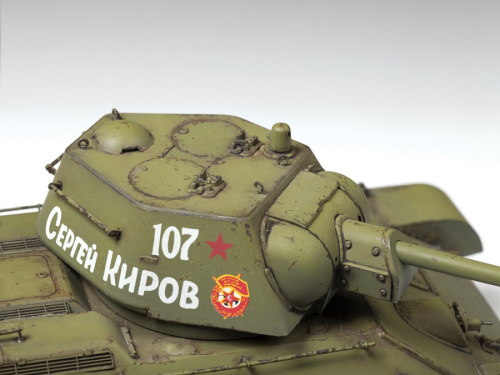 3686П Звезда Подарочный набор. Советский средний танк Т-34/76 обр. 1942 г. (1:35)