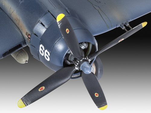 63955 Revell Подарочный набор. Американский истребитель F4U-4 Corsair (1:72)