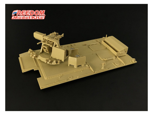 15102 Freedom Model Kits Бронетранспортёр ROCA CM-33 TIFV (1:35)