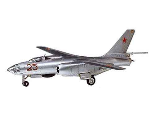 61601 Tamiya Советский реактивный бомбардировщик Ilyushin IL-28 Beagle (1:100)
