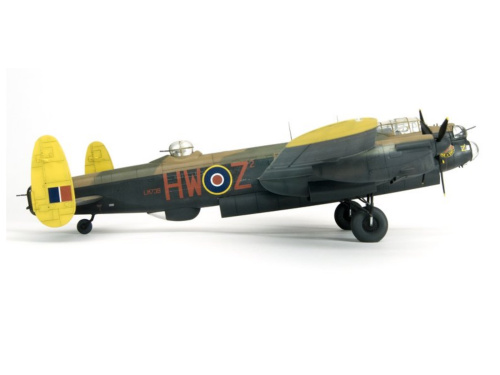 04300 Revell Британский тяжелый бомбардировщик Avro Lancaster (1:72)