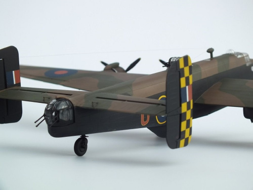 04670 Revell Британский тяжёлый бомбардировщик Handley Page Halifax B Mk.I/II (1:72)