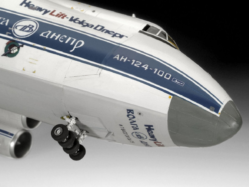 04221 Revell Советский тяжелый транспортный самолет Ан-124 (1:144)