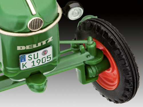 67821 Revell Подарочный набор с моделью трактора Deutz D30 (1:24)