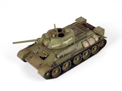 3689 Звезда Советский средний танк "Т-34/76" 1943 УЗТМ (1:35)