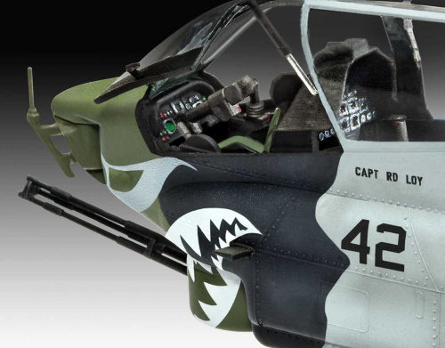 64943 Revell Подарочный набор с моделью вертолета Bell AH-1W Super Cobra (1:48)
