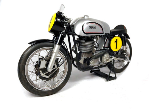 4602 Italeri Британский мотоцикл Norton Manx 500cc 1951 (1:9)