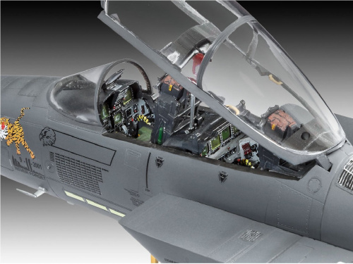 03996 Revell Американский двухместный истребитель-бомбардировщик F-15E Strike Eagle (1:144)