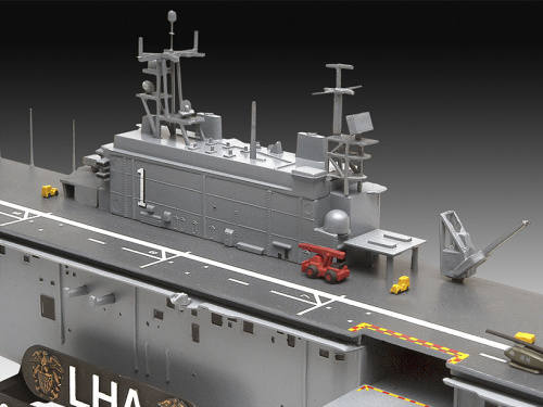 05170 Revell Американский десантный корабль USS Tarawa (LHA-1) (1:720)