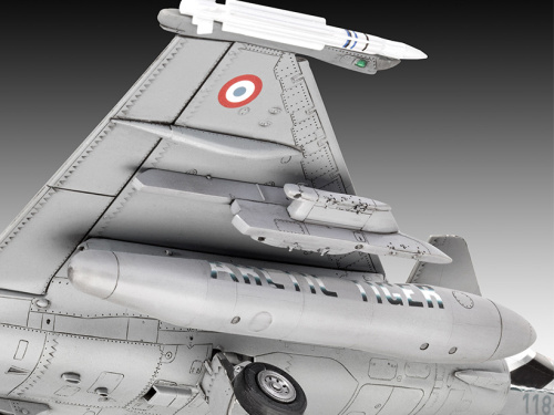 03901 Revell Многоцелевой истребитель Dassault Rafale C (1:48)