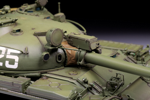3673 Звезда Советский основной боевой танк Т-62 (1:35)